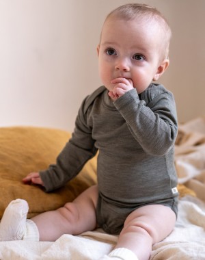 Babyrompertje met lange mouwen en amerikaanse sluiting voor in 100% biologische merinowol